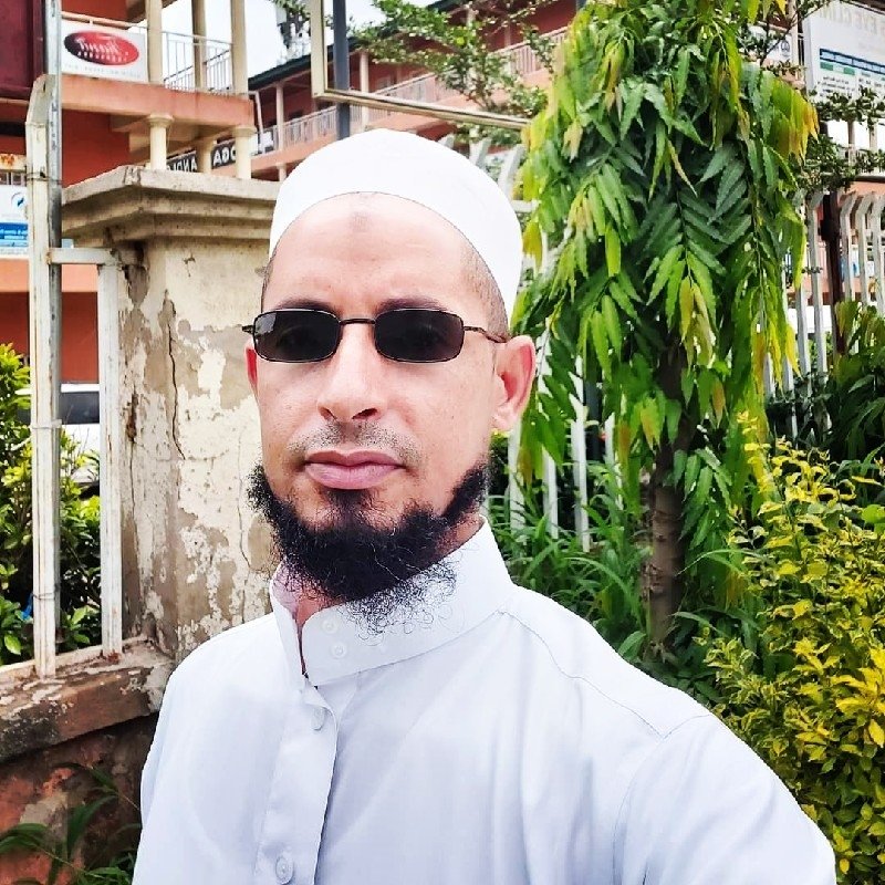 امام مسجد ومحفظ قرءان ومجيز